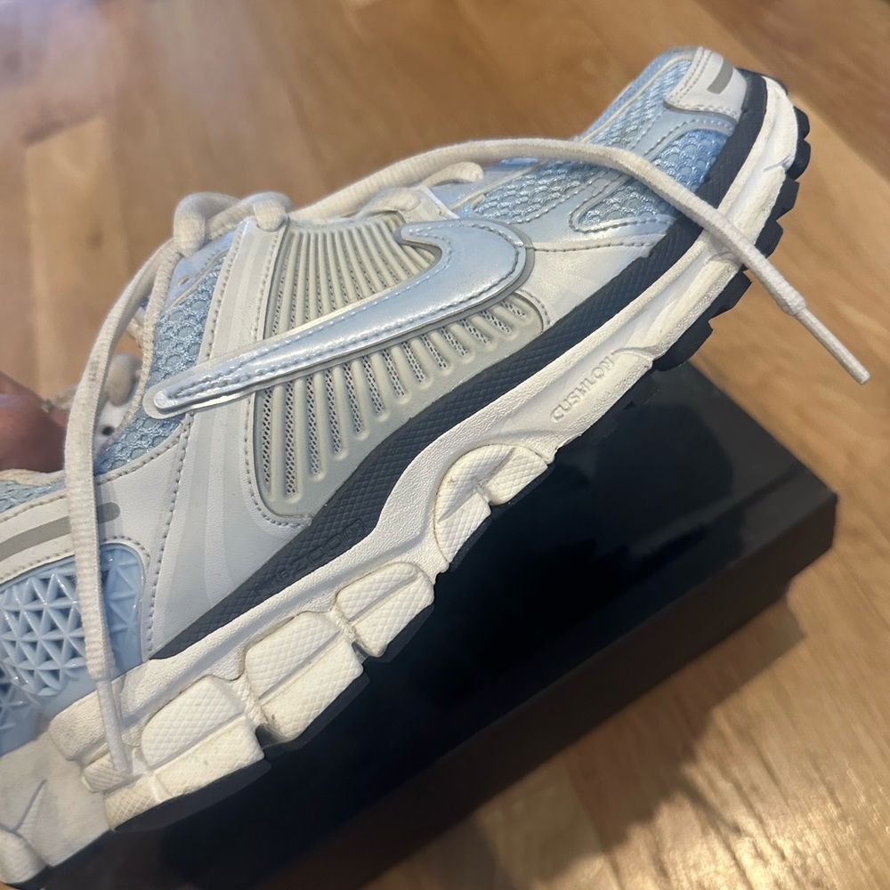 Nike Vomero size 7 photon tint Shoes